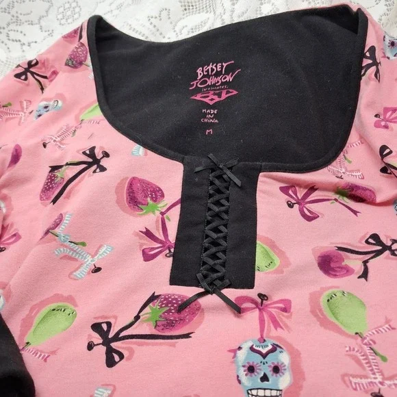 Betsey Johnson Intimates Sleep Dress Skull Strawberry Lace Up Pink M - Picture 5 of 5